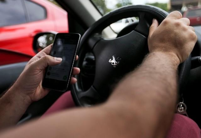 Número de multas por uso de celular ao volante cresce 128% em 2022