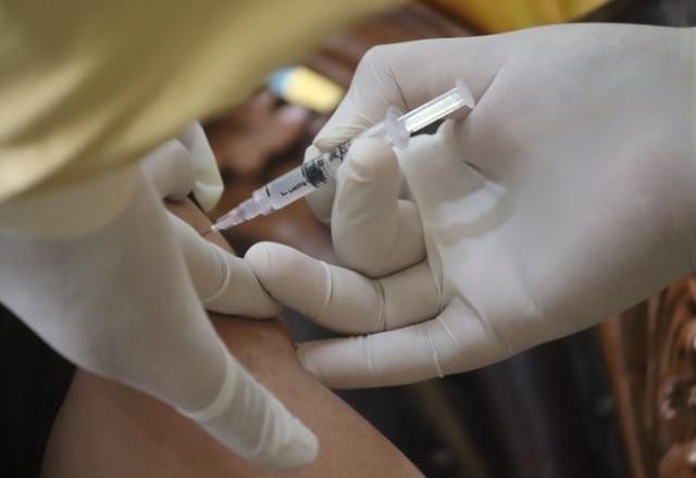 Imagem da noticia Covid-19: metade da população da América Latina e Caribe está 100% vacinada
