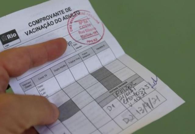 Imagem da noticia Sistema do SUS não emite comprovante para quem misturou vacinas