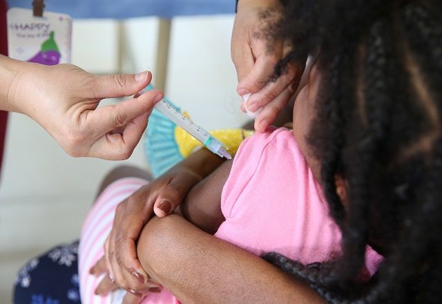 Justiça obriga casal a vacinar as duas filhas em Santa Catarina