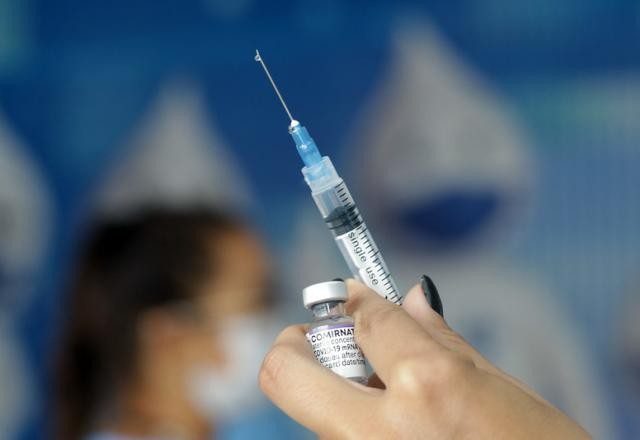 Nota da Saúde contraria governo e diz que vacina infantil é segura