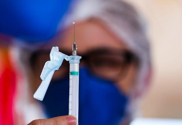 Imagem da noticia Anvisa mantém orientação para vacinar adolescentes com a Pfizer