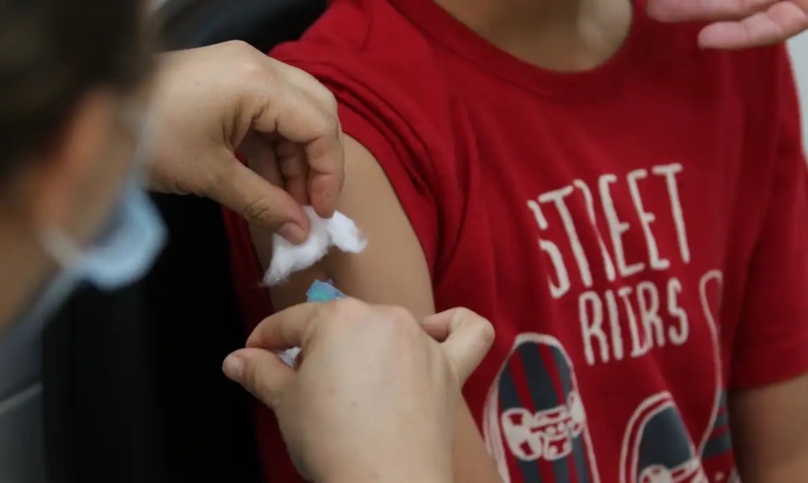 Imagem da noticia Vacina contra a dengue: prioridade será para crianças e adolescentes de 6 a 16 anos
