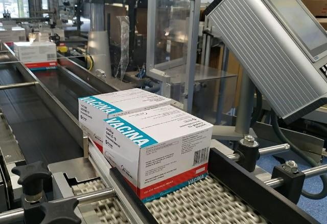 Imagem da noticia Fiocruz entrega primeiro lote de vacina 100% nacional contra a covid-19