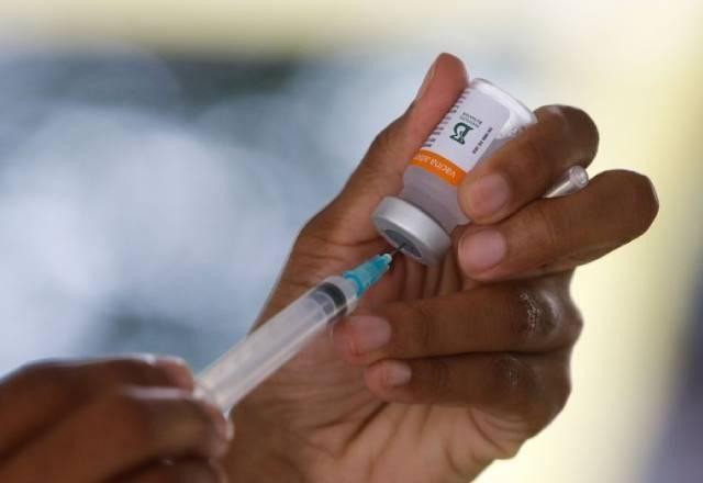 Imagem da noticia Prefeitos questionam decisão do governo suspender vacinação de adolescentes