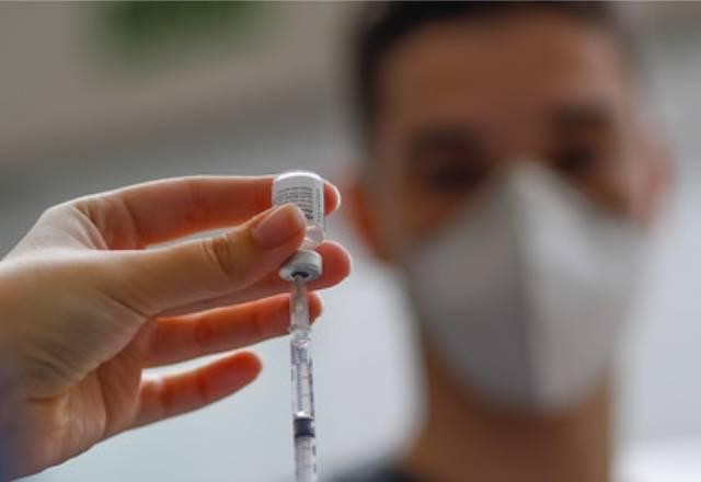 Rio e Porto Alegre mantêm vacinação de adolescentes contra covid