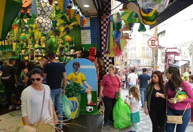 Imagem da noticia Intenção de consumo das famílias cresce com chegada da Copa do Mundo