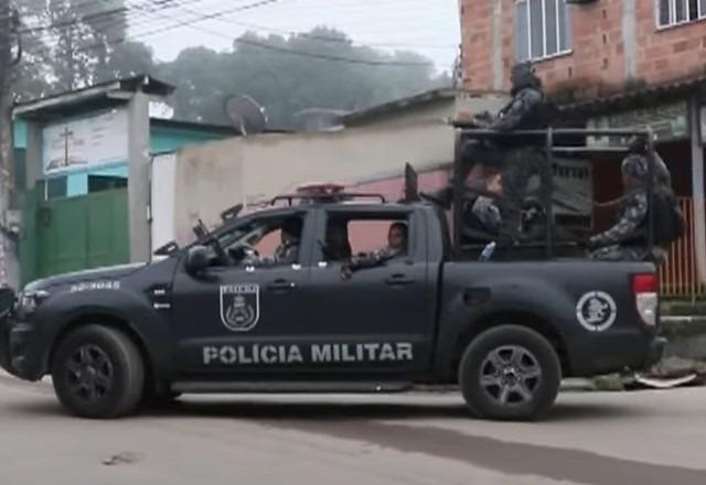Imagem da noticia Ocupação no Rio: PMs estariam invadindo casas e até fazendo churrasco
