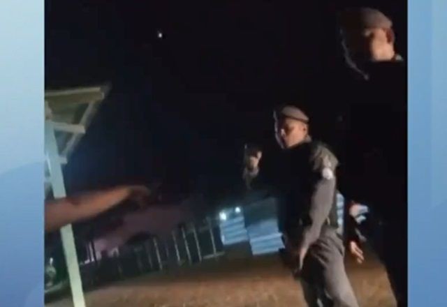 Imagem da noticia Mulher é derrubada após agressão de PM e homem é ameaçado