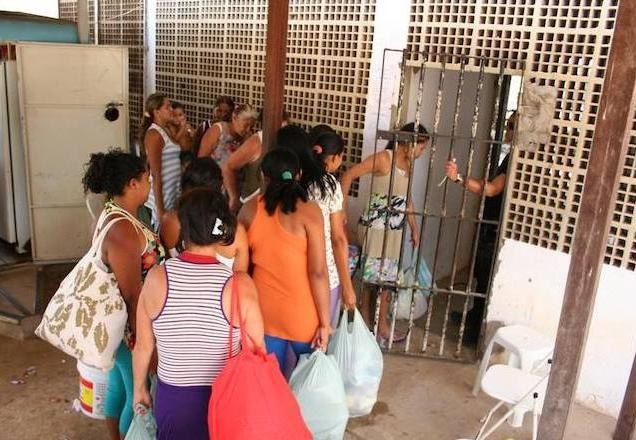 Presidiários voltam a receber visitas presenciais