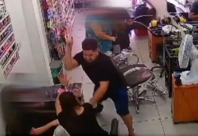 Imagem da noticia Homem que matou ex-companheira em salão de beleza se entrega à polícia