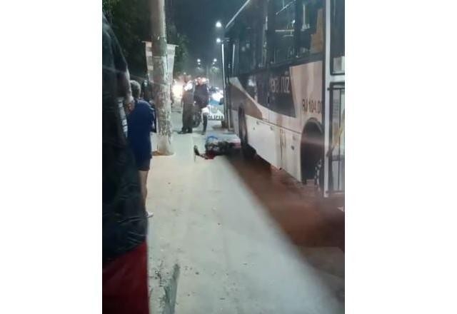 Eletricista morto em assalto a ônibus é enterrado no Rio de Janeiro
