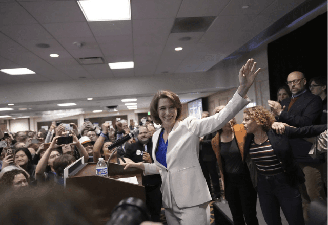 Imagem da noticia Susan Crawford vence eleição para Suprema Corte de Wisconsin, em derrota para Trump e Musk