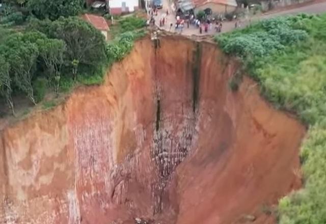 Imagem da noticia Erosão ameaça casas no MA; buracos podem chegar a 70 m de profundidade
