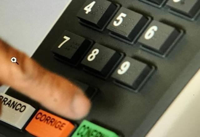 Imagem da noticia TSE substitui 583 urnas em 21 estados