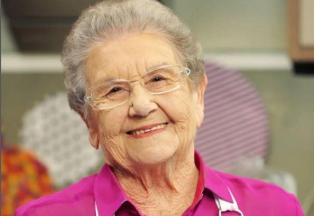 Imagem da noticia Morre aos 91 anos, a apresentadora vovó Palmirinha Onofre