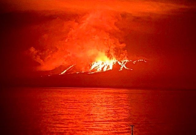 Imagem da noticia Vulcão La Cumbre entra em erupção no Equador e deixa autoridades em alerta