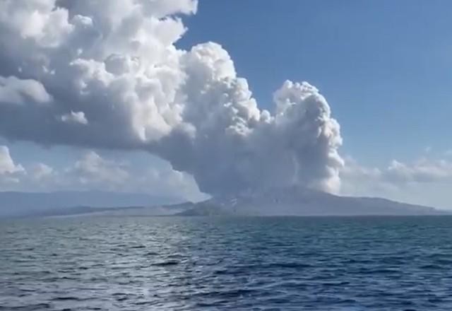 Imagem da noticia Vulcão entra em erupção nas Filipinas e força retirada de moradores