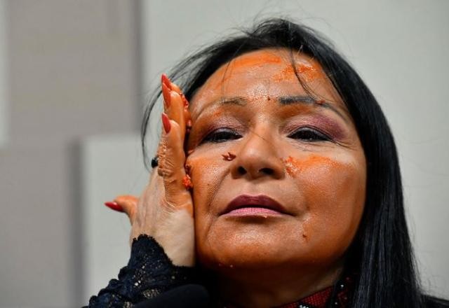 Imagem da noticia Deputada pinta o rosto e defende exploração de recursos em terra indígena