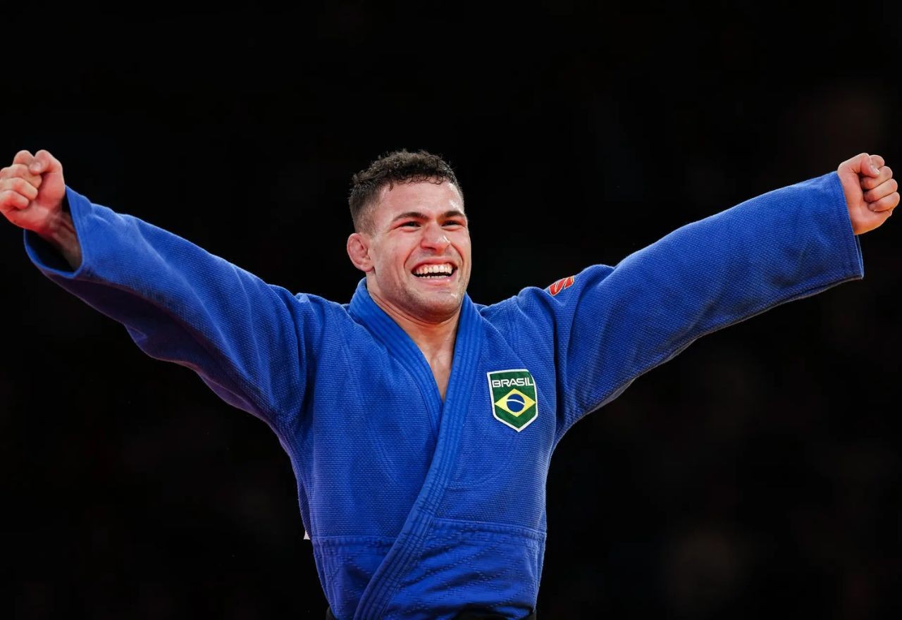 Judoca Willian Lima garante prata e é primeiro medalhista brasileiro em Paris
