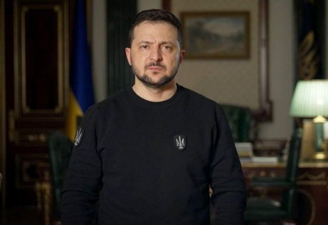 Imagem da noticia Zelensky visita região reconquistada pelo exército ucraniano