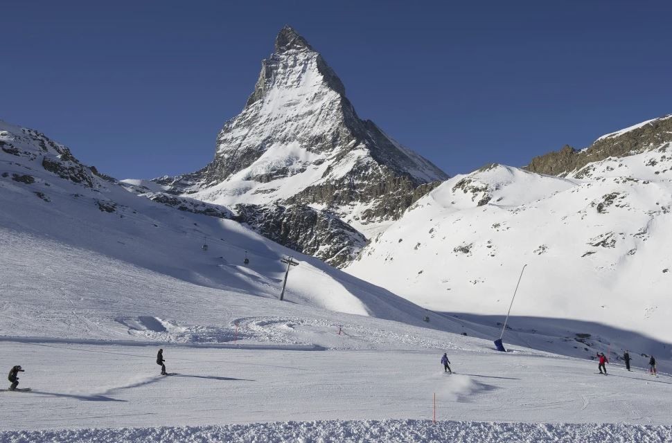 Imagem da noticia Avalanche em resort de ski na Suíça deixa 3 mortos; veja vídeo
