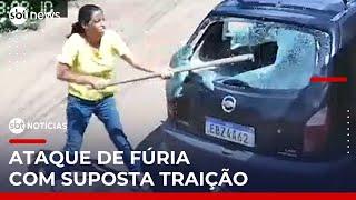 Flagra: Mulher destrói carro do marido com enxada após suposta traição | #SBTNoticias Flagra: Mulher destrói carro do marido com enxada após suposta traição | #SBTNoticias
