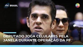 Deputado joga celulares pela janela durante operação da PF; aparelhos são apreendidos Deputado joga celulares pela janela durante operação da PF; aparelhos são apreendidos