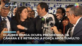 Confusão na Câmara: Glauber Braga ocupa presidência e é retirado à força do plenário Confusão na Câmara: Glauber Braga ocupa presidência e é retirado à força do plenário