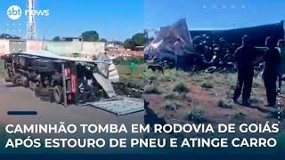 Caminhão tomba em rodovia de Goiás após estouro de pneu e atinge carro | #SBTNews Caminhão tomba em rodovia de Goiás após estouro de pneu e atinge carro | #SBTNews