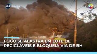 Incêndio em lote de recicláveis provoca incêndio e bloqueia vias de BH Incêndio em lote de recicláveis provoca incêndio e bloqueia vias de BH