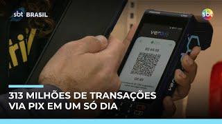PIX faz 5 anos e bate recorde: mais de 300 milhões de pagamentos em um dia | #SBTBrasil PIX faz 5 anos e bate recorde: mais de 300 milhões de pagamentos em um dia | #SBTBrasil