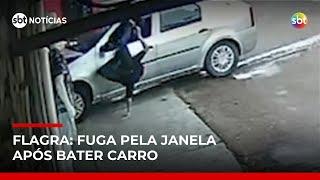 Motorista foge pela janela após bater carro no trânsito e em fachada de loja | #SBTNotícias Motorista foge pela janela após bater carro no trânsito e em fachada de loja | #SBTNotícias