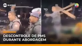 PMs são flagrados agredindo homem e arremessando cadeiras em adega de SP | #SBTManhã PMs são flagrados agredindo homem e arremessando cadeiras em adega de SP | #SBTManhã