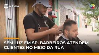 Diante de apagão, barbeiro em SP improvisa e atende clientes no meio da rua | #SBTManhã Diante de apagão, barbeiro em SP improvisa e atende clientes no meio da rua | #SBTManhã