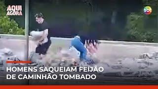 Homens são flagrados furtando feijão de caminhão tombado na BR-116 | #AquiAgora Homens são flagrados furtando feijão de caminhão tombado na BR-116 | #AquiAgora