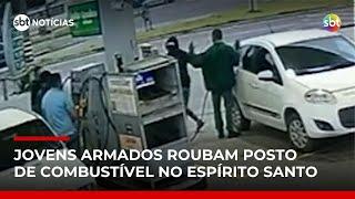 Adolescentes mascarados causam pânico ao assaltar posto de combustível em ES | #SBTNotícias Adolescentes mascarados causam pânico ao assaltar posto de combustível em ES | #SBTNotícias