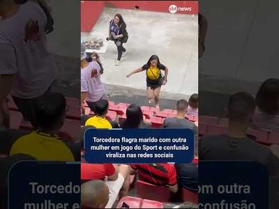 Torcedora flagra marido com outra mulher em jogo do Sport e confusão viraliza nas redes sociais Torcedora flagra marido com outra mulher em jogo do Sport e confusão viraliza nas redes sociais