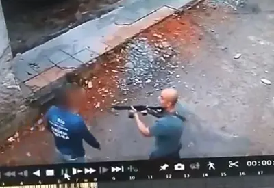VÍDEO: policiais invadem pátio da Prefeitura do Rio com fuzil para recuperar carro rebocado VÍDEO: policiais invadem pátio da Prefeitura do Rio com fuzil para recuperar carro rebocado