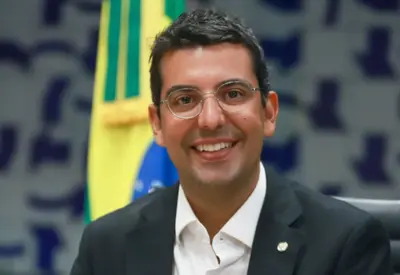 Deputado Marcelo Queiroz é alvo da PF em operação contra fraude em licitações no governo do RJ Deputado Marcelo Queiroz é alvo da PF em operação contra fraude em licitações no governo do RJ