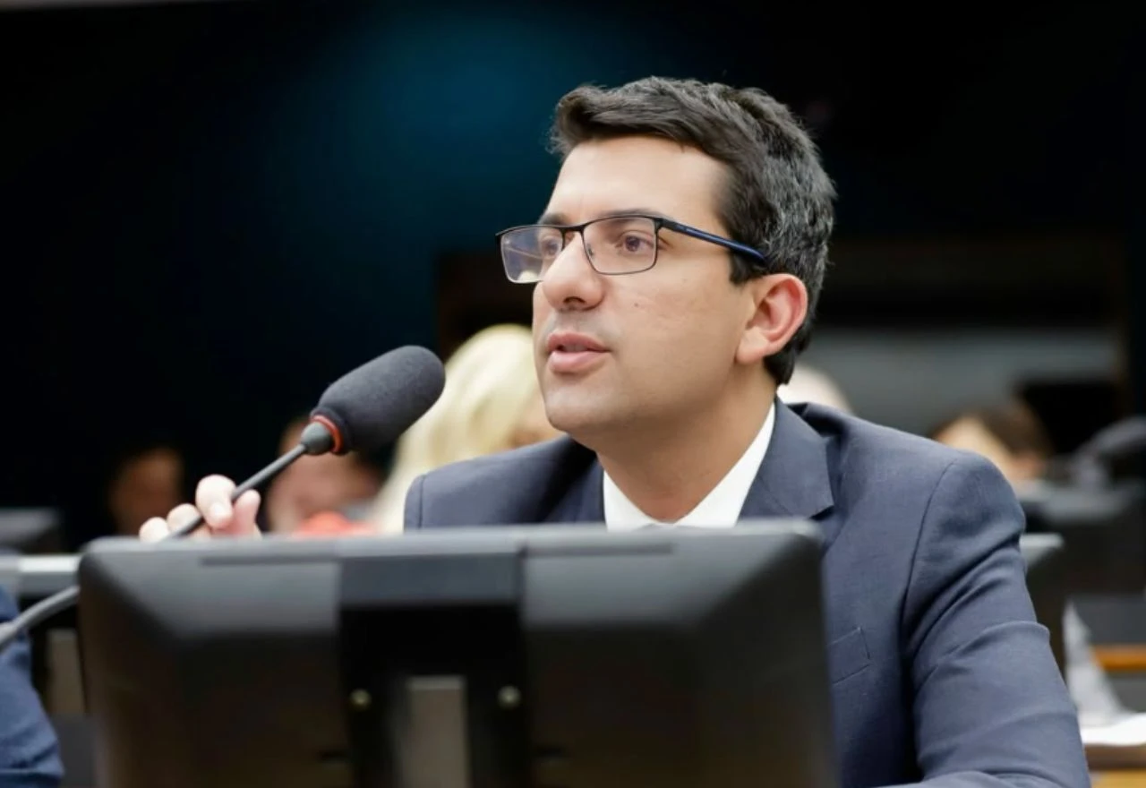 Imagem da noticia Deputado Marcelo Queiroz é alvo da PF em operação contra fraude em licitações no governo do RJ