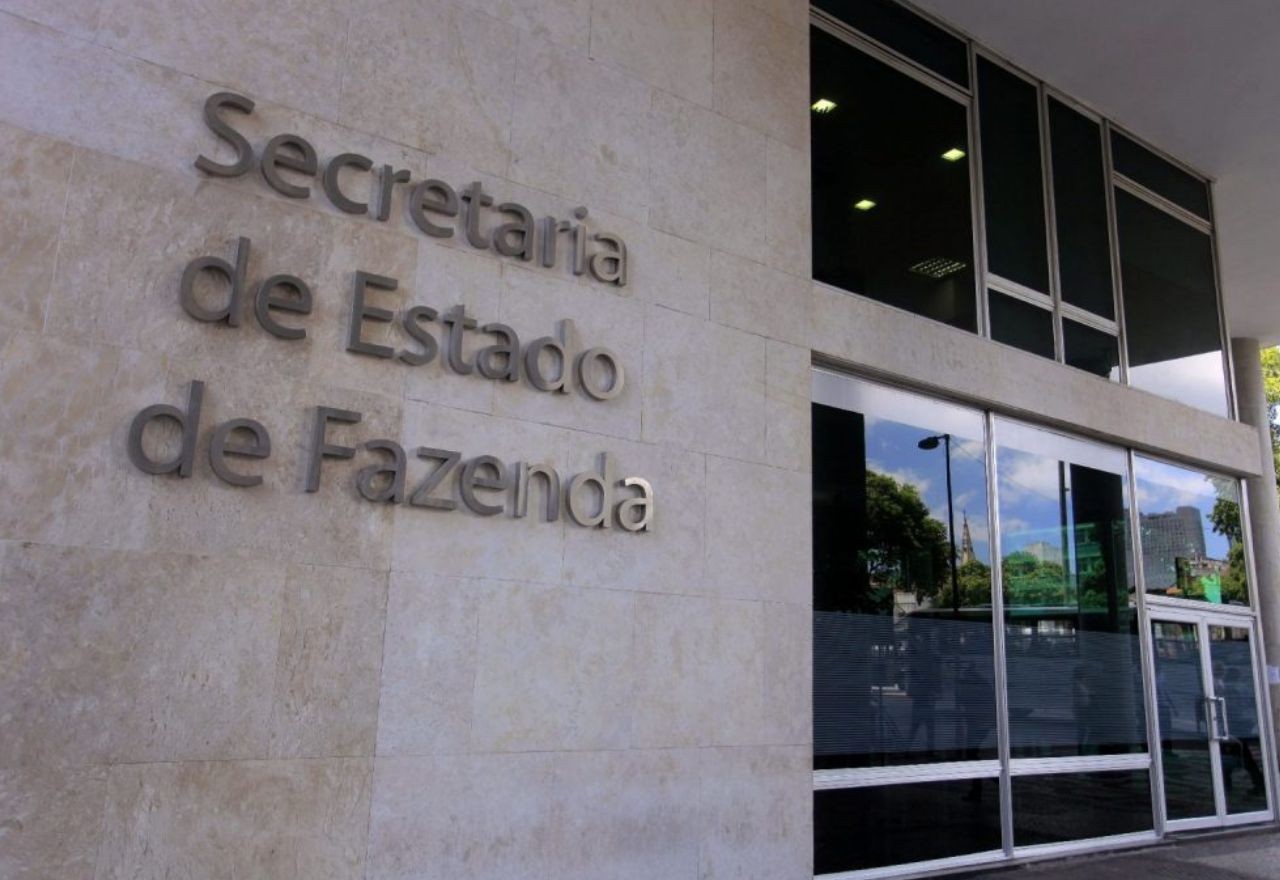 Imagem da noticia Governo do RJ exonera quase 40 servidores da Fazenda após operação da PF contra Refit