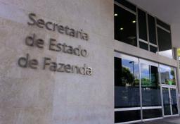 Imagem da notícia Governo do RJ exonera quase 40 servidores da Fazenda após operação da PF contra Refit
