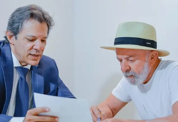 Imagem da notícia: Cúpula do PT diz que Haddad aceitou ser candidato em São Paulo