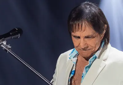 Roberto Carlos sofre acidente com Cadillac durante gravação em Gramado (RS) Roberto Carlos sofre acidente com Cadillac durante gravação em Gramado (RS)