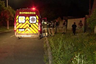 Homem esfaqueia próprio filho para defender nora de agressões no Paraná Homem esfaqueia próprio filho para defender nora de agressões no Paraná