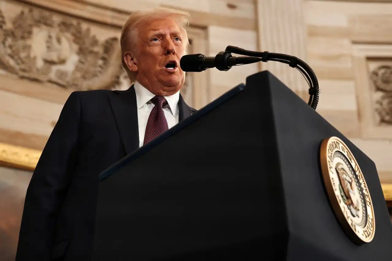 Imagem da noticia Trump contradiz Casa Branca e volta a falar em 'assumir' Gaza