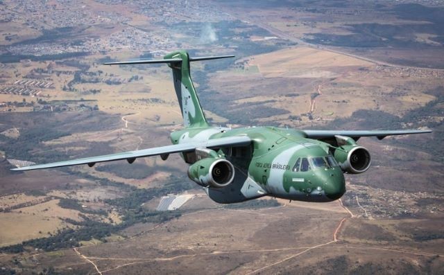 Imagem da noticia Avião da FAB faz pouso de emergência após problema técnico em Brasília