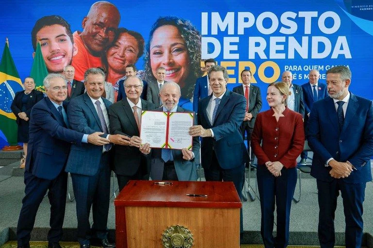 Imagem da noticia Lula comemora início da vigência da isenção do Imposto de Renda para quem ganha até R$ 5 mil