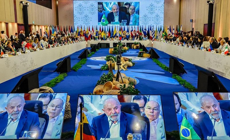 Imagem da noticia Em meio à negociação do tarifaço, Lula faz crítica sutil à intervenção dos EUA na Venezuela